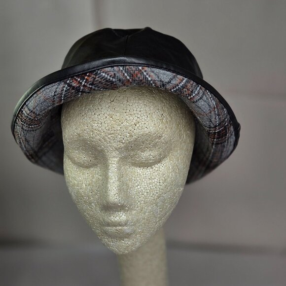 NWT Steve Madden Women's Reversible Plaid Bucket Hat Grey Black - Picture 2 of 3